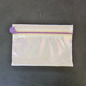 Pouch with zipper